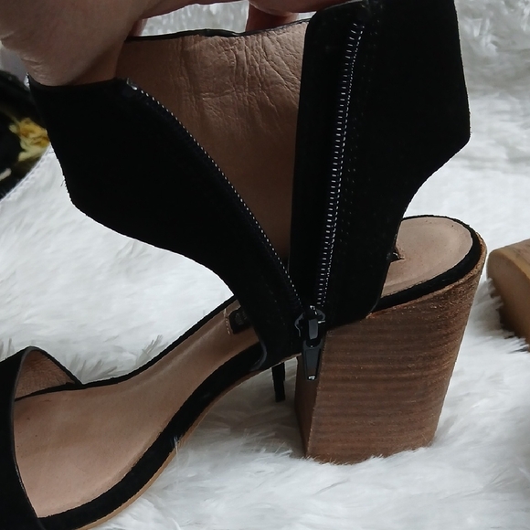 STEVEN By Steve Madden Luisa Black Ankle Strap Open Toe Fringe Block Sandals 8B - Picture 8 of 16